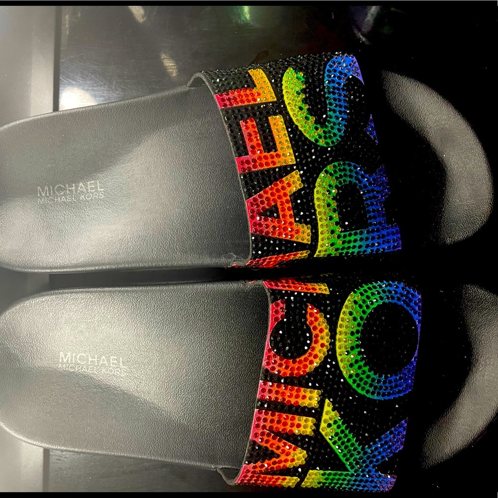 Michael kors slides… size 6